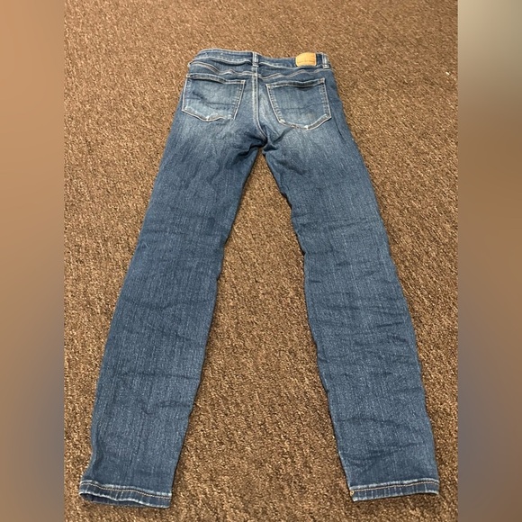 EUC American Eagle Next Level stretch denim blue jeans distressed Sz 6 bottoms - Picture 2 of 6